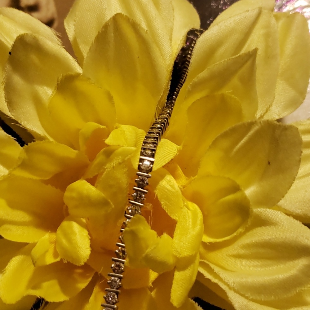 Gorgeous 925 Silver Tennis Bracelet
